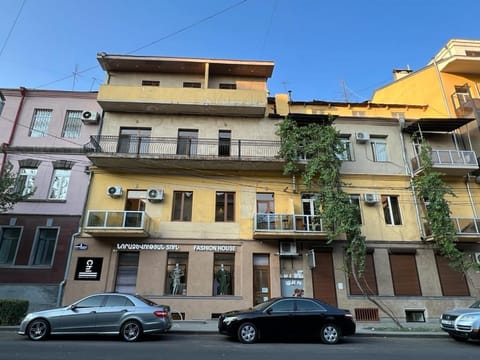 Tumanyan street 3 bedroom Deluxe apartment with Large Balcony TM662 Apartment in Yerevan