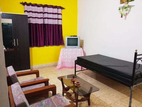 Shalom Guest House Bed and Breakfast in Candolim