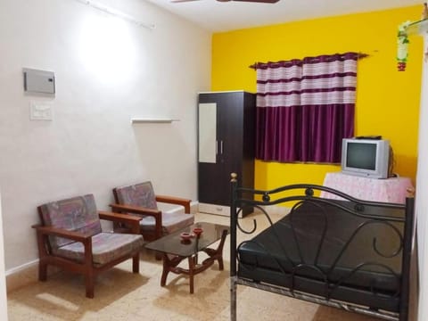 Shalom Guest House Bed and Breakfast in Candolim