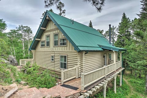 Secluded Log Cabin with Game Room and Forest Views! House in Red Feather Lakes