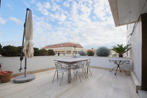 Appartement privé vue mer Cannes centre Gray d'Albion Condo in Cannes