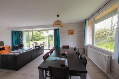 Patio, Living room, Dining area, internet, internet