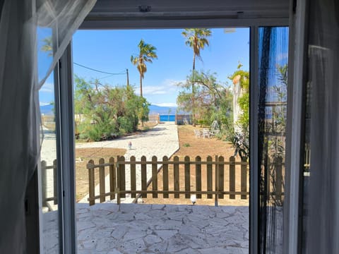 Palm tree house by the beach House in Euboea