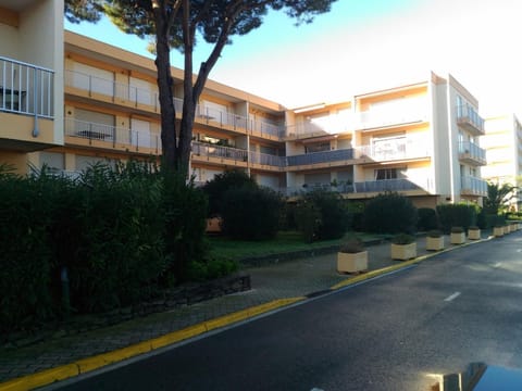 Confortable 2 pièces au Lavandou avec balcon, clim et accès piscine - FR-1-308-120 Apartment in Le Lavandou