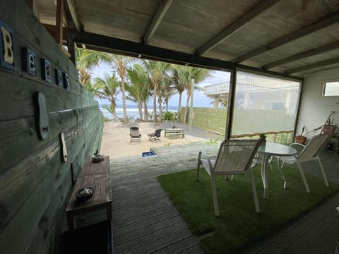 ShineAwayHomes -AC Beachfront RAROTONGA House in Cook Islands