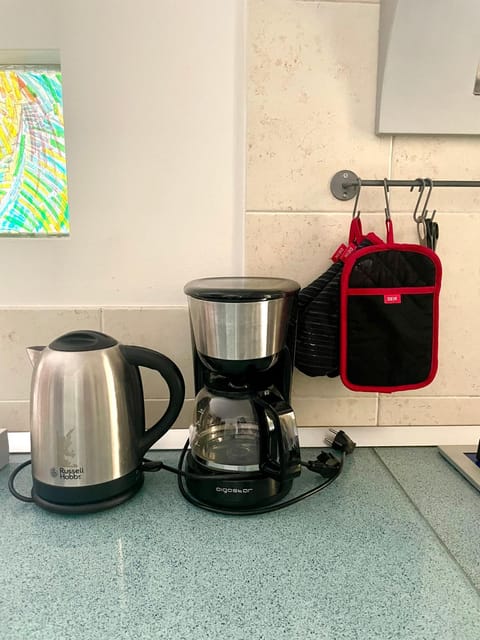 Coffee/tea facilities, Kitchen or kitchenette