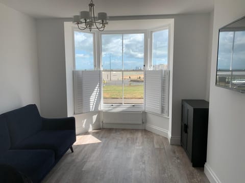 Amazing Luxury Beach Front Apartment Appartement in Margate