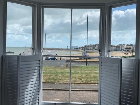 Amazing Luxury Beach Front Apartment Appartement in Margate