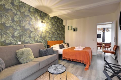 Bed, Seating area, Bedroom