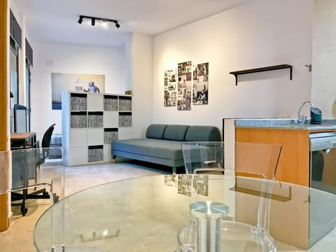 Urban Manesa city center apartment with private patio Wohnung in Manresa