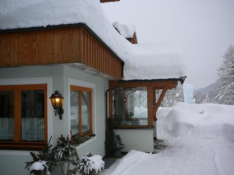 Facade/entrance, Winter