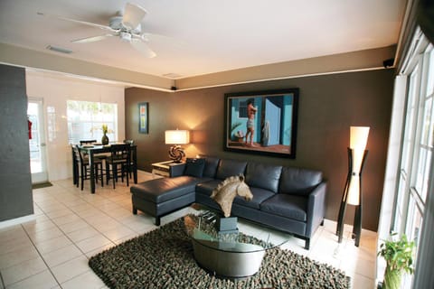 Coral Reef Guesthouse Bed and breakfast in Fort Lauderdale