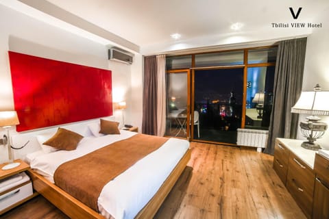 Bed, Photo of the whole room, Bedroom, City view, Mountain view, Street view, internet, air conditioner