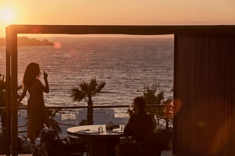 Restaurant/places to eat, Dining area, Sea view, Sunset