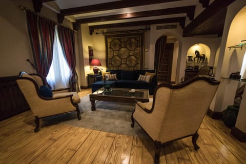 Living room, Photo of the whole room, Decorative detail