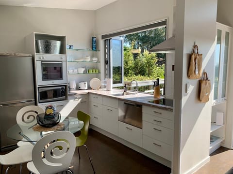 Ribbonwood Treetops cottage Casa in Havelock North