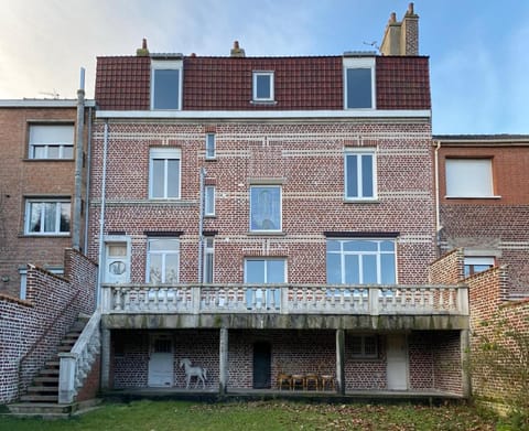 Property building, Facade/entrance, Balcony/Terrace