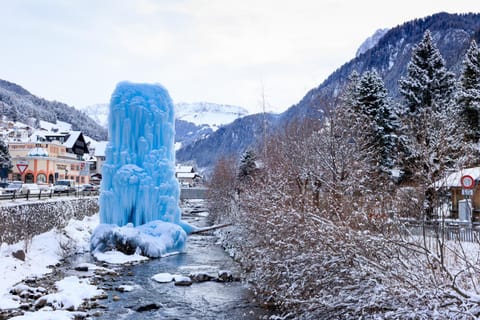 Neighbourhood, Natural landscape, Hiking, Mountain view