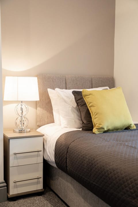 Central location ideal for contractors, families and business travellers Apartamento in Ashford