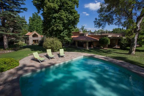 Property building, Garden, Swimming pool