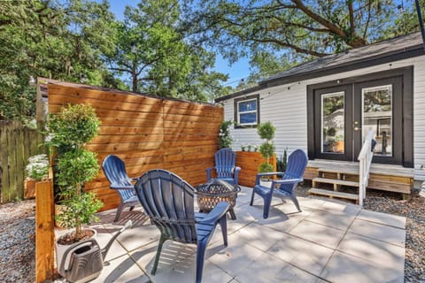 Treehouse is a Quaint 2 BR in an Up-and-Coming Part of Town, Pet Friendly with Fenced Yard and lounge area that is Close to Downtown Tampa House in Tampa