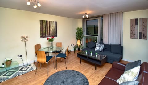 The Hub - Spacious, bright and modern with free parking Eigentumswohnung in Milton Keynes