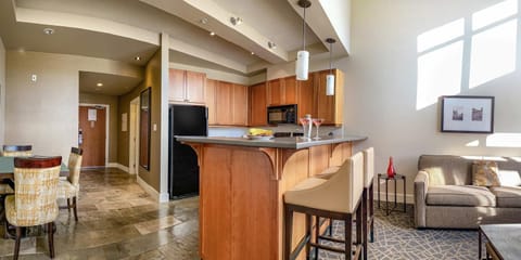 Toilet, Kitchen or kitchenette, Living room, Dining area