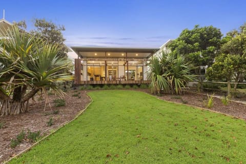 Beachfront Eclipse with Pool House in Tweed Heads