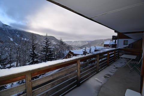 Day, Natural landscape, Winter, View (from property/room), Balcony/Terrace, Mountain view