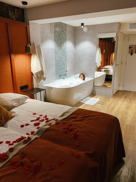 Bathroom, Bedroom, Bath