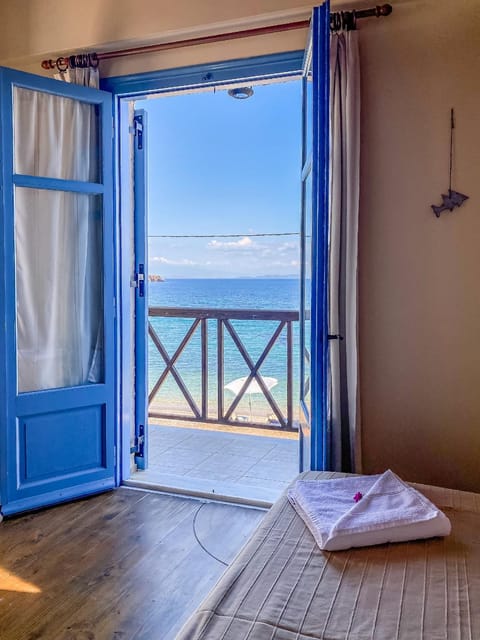 Bed, View (from property/room), Balcony/Terrace, Bedroom, Sea view