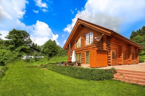 Luxus-Ferienhaus Blockhaus Chalet Nr 2 Toplage am Feldberg mit Sauna, Outdoor-Hottub, Kamin auf 1300m üM House in Baden-Württemberg