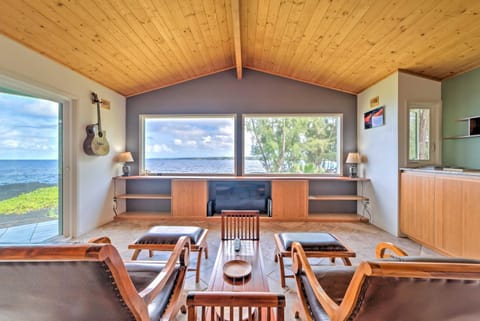 Direct Oceanfront, Big Island Vacation Rental Home Haus in Hawaiian Paradise Park