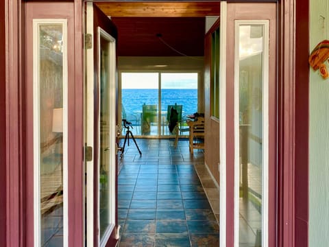 Direct Oceanfront, Big Island Vacation Rental Home Haus in Hawaiian Paradise Park