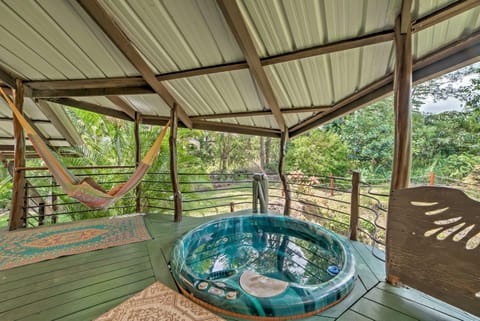 Tropical Cabana with Deck, Hot Tub and Lush Scenery! House in Hawaiian Paradise Park
