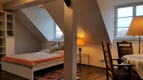 Penthouse Zimmer mit Bad EM2024 Hospitality Package Bed and breakfast in Oberursel