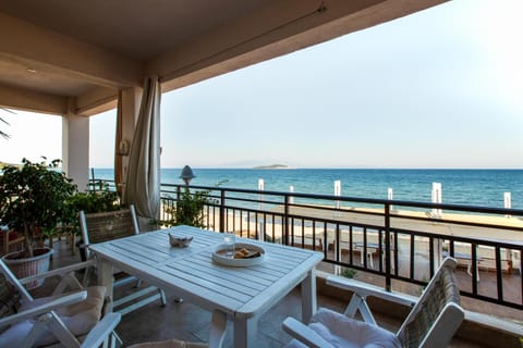 View (from property/room), Balcony/Terrace, Seating area, Beach, Sea view