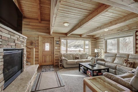 Alpine Ski Lodge: Amazing View and Private Hot Tub Haus in Blue River
