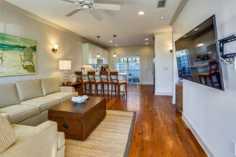 Charming Beach Condo with modern island authenticity House in Holmes Beach