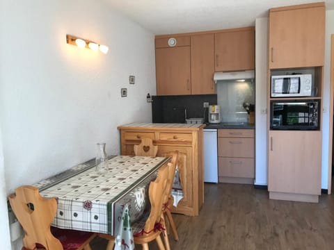 Studio cabine 25m² au pied des pistes à Corrençon - Balcon sud - FR-1-515-70 Cabin in Provence-Alpes-Côte d'Azur