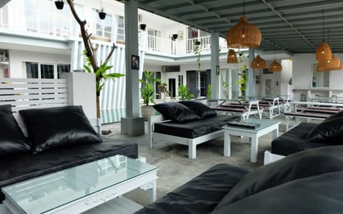 Restaurant/places to eat, Balcony/Terrace, Lobby or reception, Lounge or bar, Seating area, Swimming pool