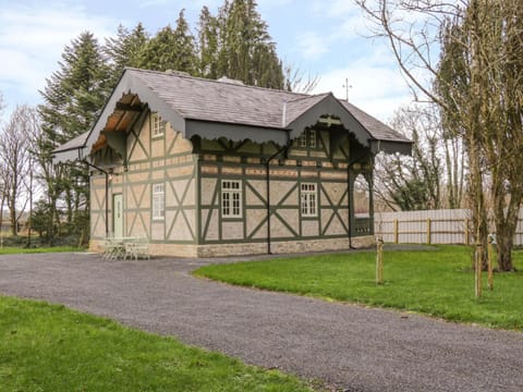 Swiss Cottage House in Longford