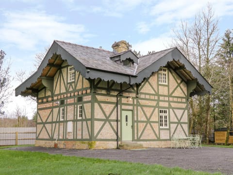 Swiss Cottage House in Longford