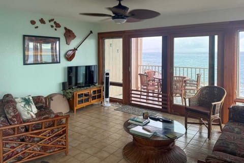 Oceanfront Kailua-Kona Townhome with Pool and Views! House in Holualoa