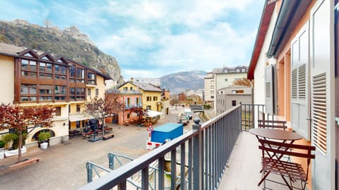 Beautiful apartment in the heart of the old city Apartment in Sion