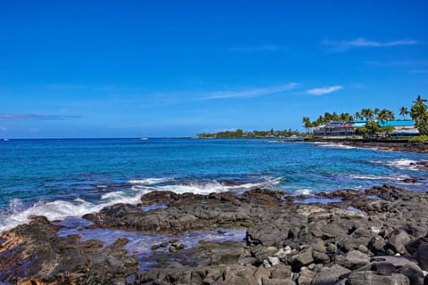 Kona Condo with View, Walk to BeachandRestaurants! Condo in Holualoa