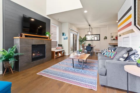 THE PENDLETON - Walkable - Arcade Loft - Modern- Light & Bright House in Eugene