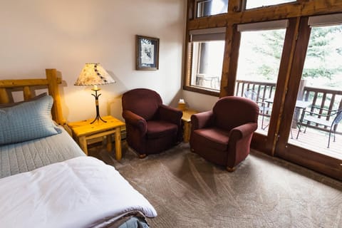 Taharaa Mountain Lodge Inn in Estes Park