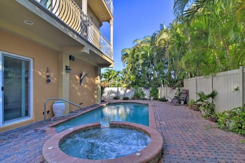 Townhome Located 200 Steps to a Locals-Only Beach! House in Bradenton Beach