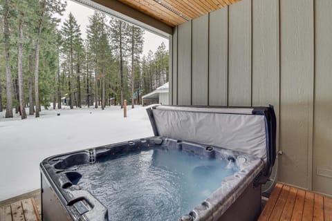Mountain Getaway with Hot Tub 4 Mi to Cle Elum Lake! Maison in Ronald